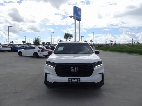 Used 2025 Honda Pilot Black Edition image 2