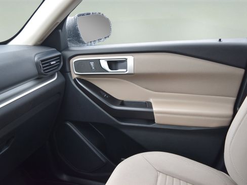 Certified 2020 Ford Explorer XLT w/ Class III Trailer Tow Package image 16