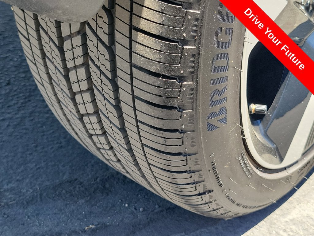Used 2025 Nissan Kicks SR FWD image 32