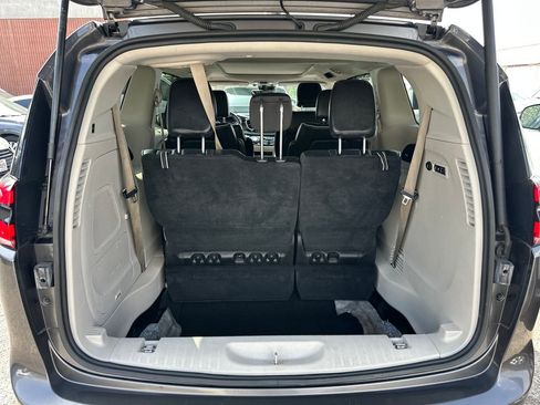 Used 2022 Chrysler Pacifica Limited image 21