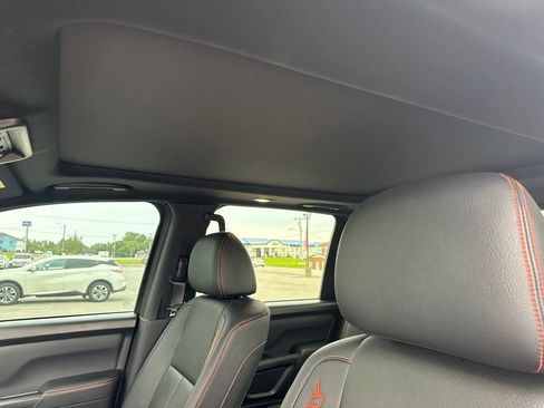 Used 2021 Nissan Titan PRO-4X w/ Pro-4x Convenience Package AWD/4WD image 9