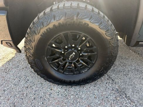 New 2026 Chevrolet Silverado 2500 ZR2 AWD/4WD image 3