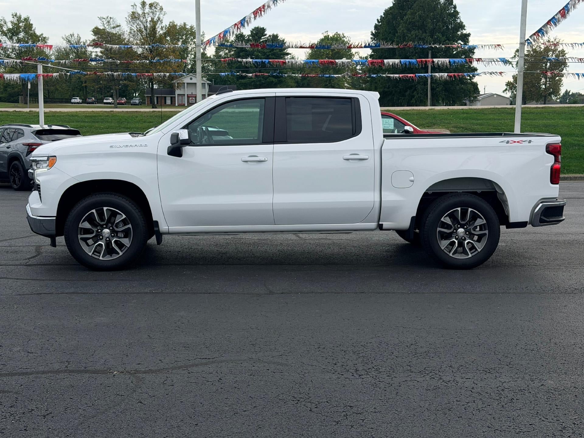 Used 2023 Chevrolet Silverado 1500 LT AWD/4WD image 8