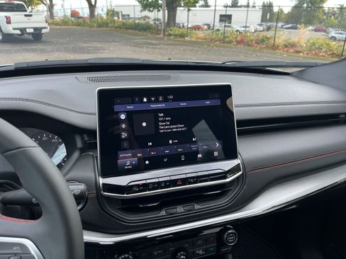 Used 2025 Jeep Compass Trailhawk w/ Trailer Tow Group image 20