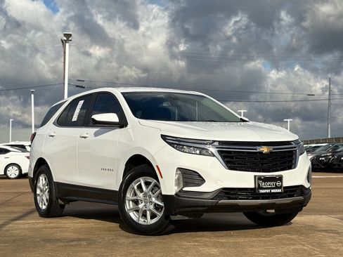 Used 2022 Chevrolet Equinox LT image 2