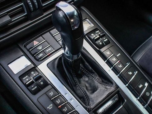 Used 2020 Porsche Macan Base image 24