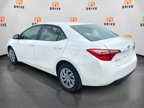 Used 2018 Toyota Corolla LE FWD image 3