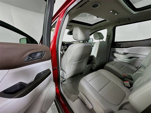 Used 2023 GMC Acadia SLT w/ Technology Package image 17