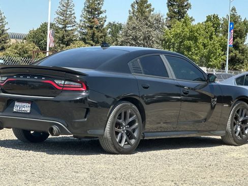 Used 2019 Dodge Charger R/T w/ Plus Group RWD image 3