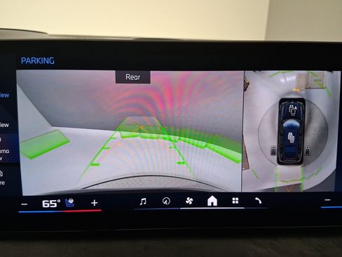 Certified 2024 BMW X7 M60i w/ Executive Package image 28