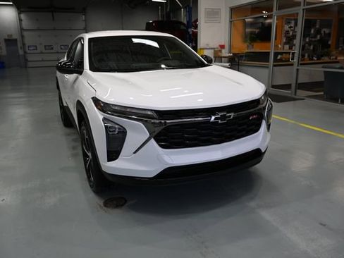 New 2026 Chevrolet Trax RS w/ Driver Confidence Package image 2