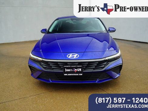 Used 2024 Hyundai Elantra SE FWD image 7