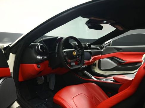 Used 2020 Ferrari Portofino RWD image 39