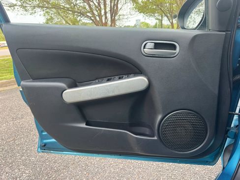 Used 2011 MAZDA MAZDA2 Touring FWD image 9