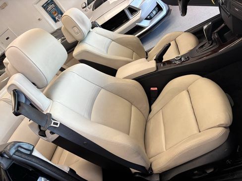 Used 2011 BMW 328i Convertible RWD image 31