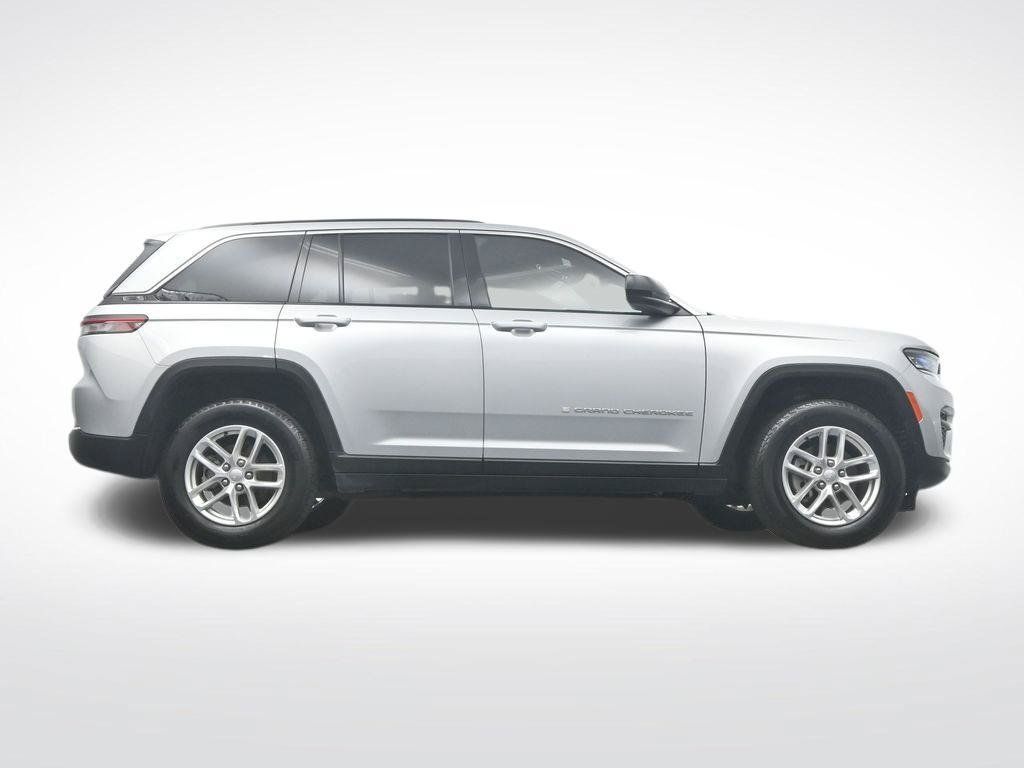 Used 2025 Jeep Grand Cherokee Laredo X AWD/4WD image 42