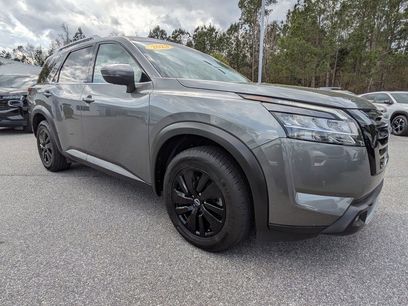 Used 2023 Nissan Pathfinder SL