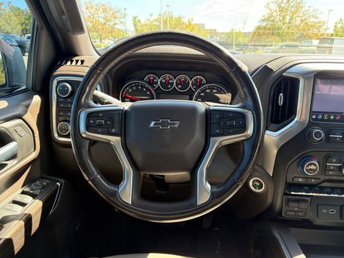Used 2019 Chevrolet Silverado 1500 LT Trail Boss AWD/4WD image 19