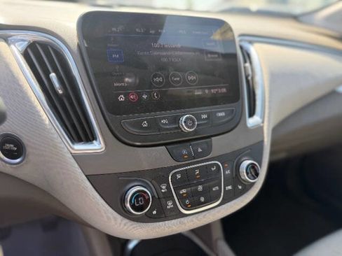 Used 2020 Chevrolet Malibu LT FWD image 15