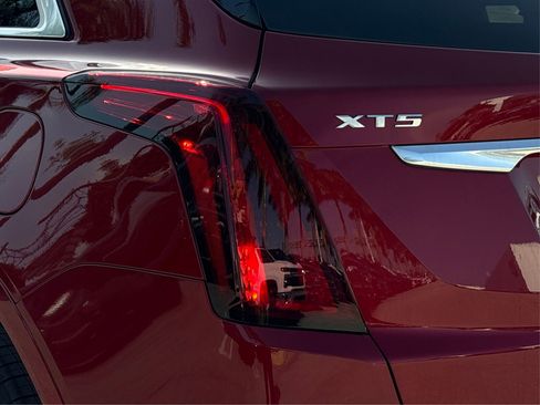 New 2025 Cadillac XT5 Luxury image 15