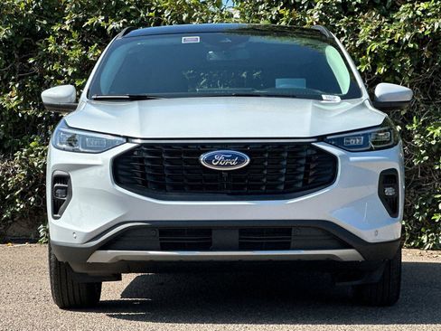New 2025 Ford Escape SE w/ PHEV Premium Package image 2