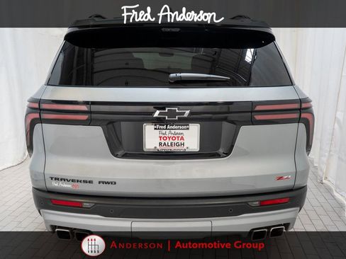 Used 2025 Chevrolet Traverse Z71 w/ Enhanced Driving Package AWD/4WD image 5