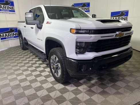 Used 2024 Chevrolet Silverado 2500 Custom w/ Custom Value Package AWD/4WD image 1