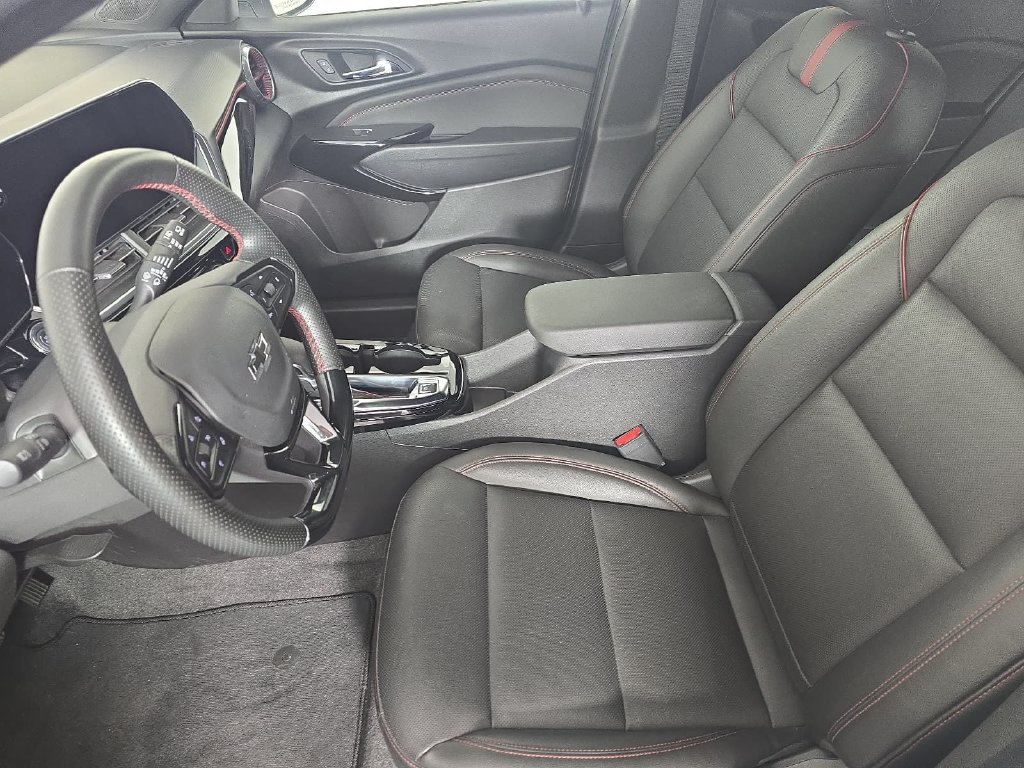 New 2025 Chevrolet Trax RS w/ Driver Confidence Package FWD image 11