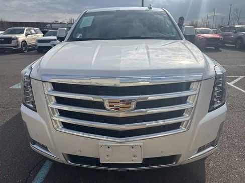 Used 2016 Cadillac Escalade Luxury image 8