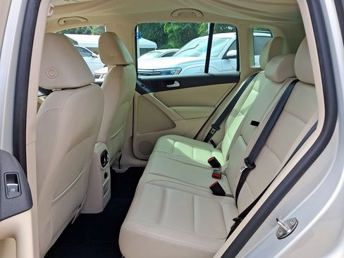 Used 2013 Volkswagen Tiguan SE FWD image 10