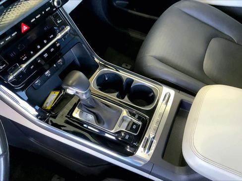 Used 2022 Kia Carnival SX Prestige image 16