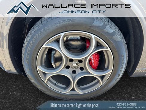 Used 2023 Alfa Romeo Stelvio Ti image 9