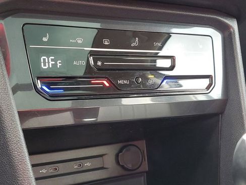 Used 2023 Volkswagen Tiguan SE w/ Panoramic Sunroof Package image 26