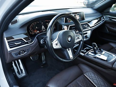 Used 2022 BMW 750i xDrive w/ Luxury Rear Seating Package image 21