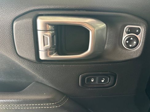 Used 2021 Jeep Wrangler Unlimited Sahara AWD/4WD image 11