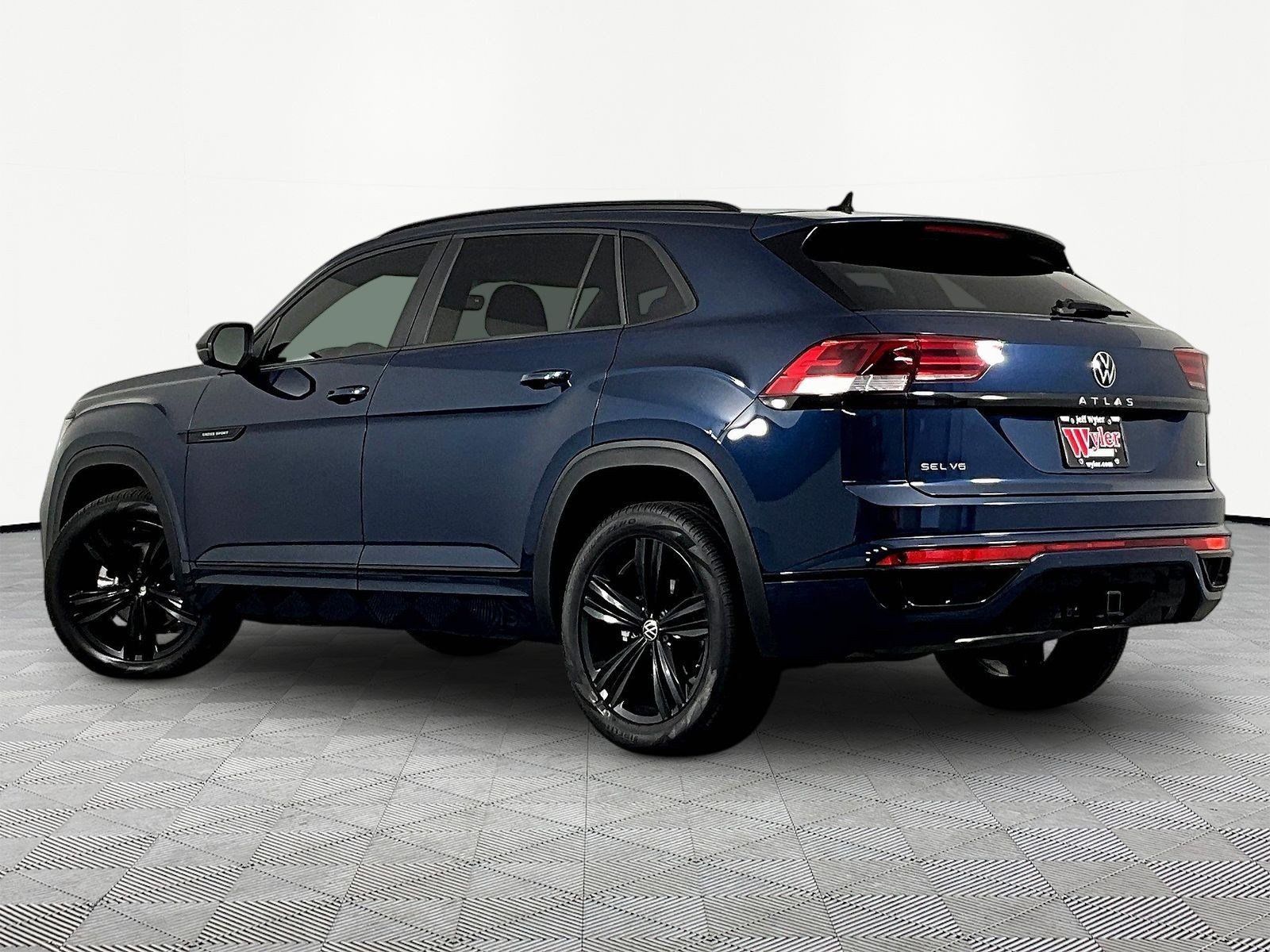 Used 2023 Volkswagen Atlas Cross Sport SEL R-Line AWD/4WD image 11