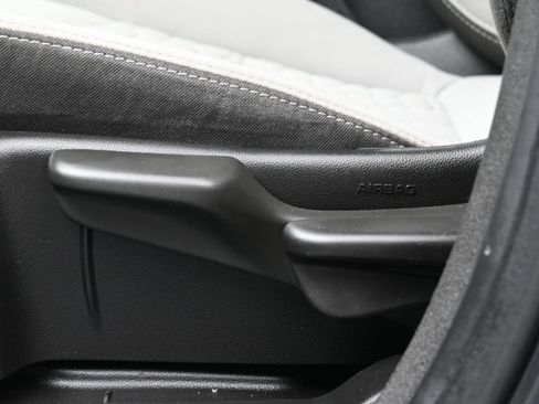 Used 2019 Chevrolet Equinox LS image 9