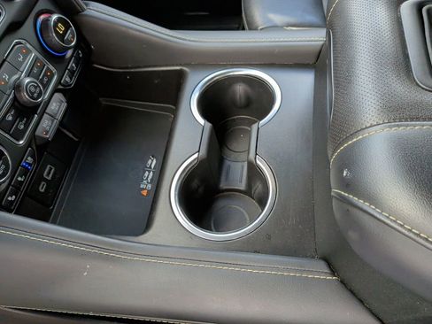 Used 2024 Chevrolet Suburban Premier image 33