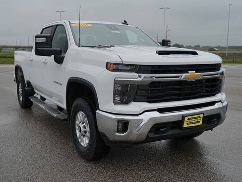 Used 2025 Chevrolet Silverado 2500 LT w/ Convenience Package AWD/4WD image 4
