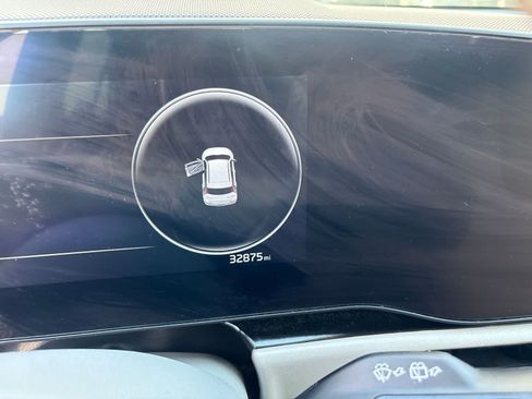 Used 2023 Kia Niro Wind w/ Wind Preserve Package FWD image 3