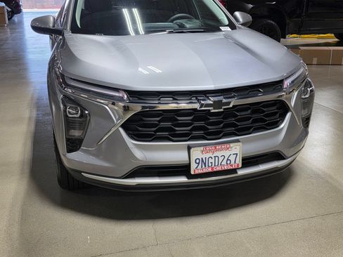 Used 2025 Chevrolet Trax LT w/ Driver Confidence Package FWD image 9