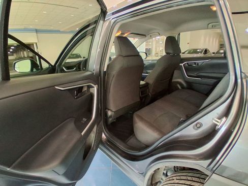Used 2021 Toyota RAV4 LE image 11