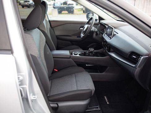 Used 2022 Nissan Rogue SV image 24