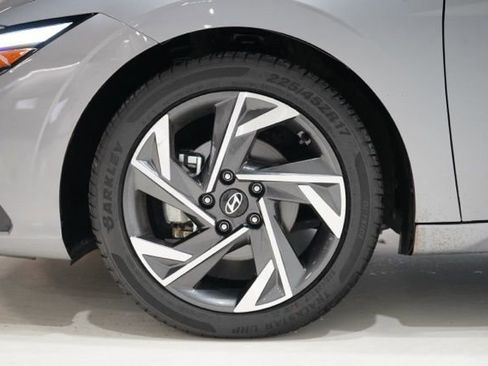 Used 2025 Hyundai Elantra SEL image 13