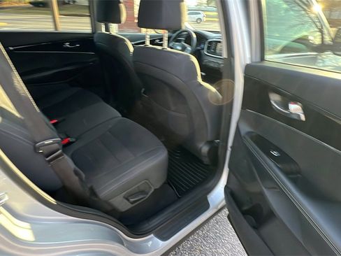 Used 2019 Kia Sorento L image 18