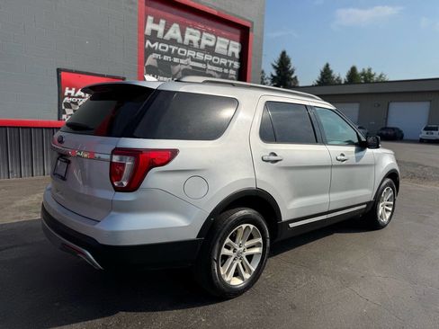 Used 2017 Ford Explorer XLT w/ Equipment Group 202A image 5