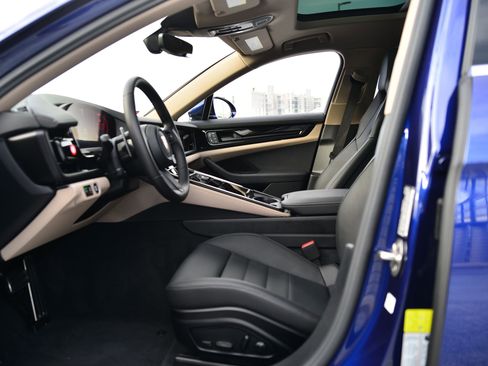 Certified 2024 Porsche Panamera 4 image 5