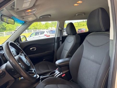 Used 2015 Kia Soul + FWD image 3