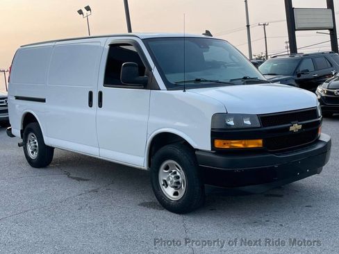 Used 2020 Chevrolet Express 3500 w/ Driver Convenience Package image 4