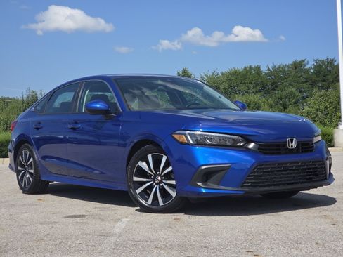 Used 2023 Honda Civic EX image 2